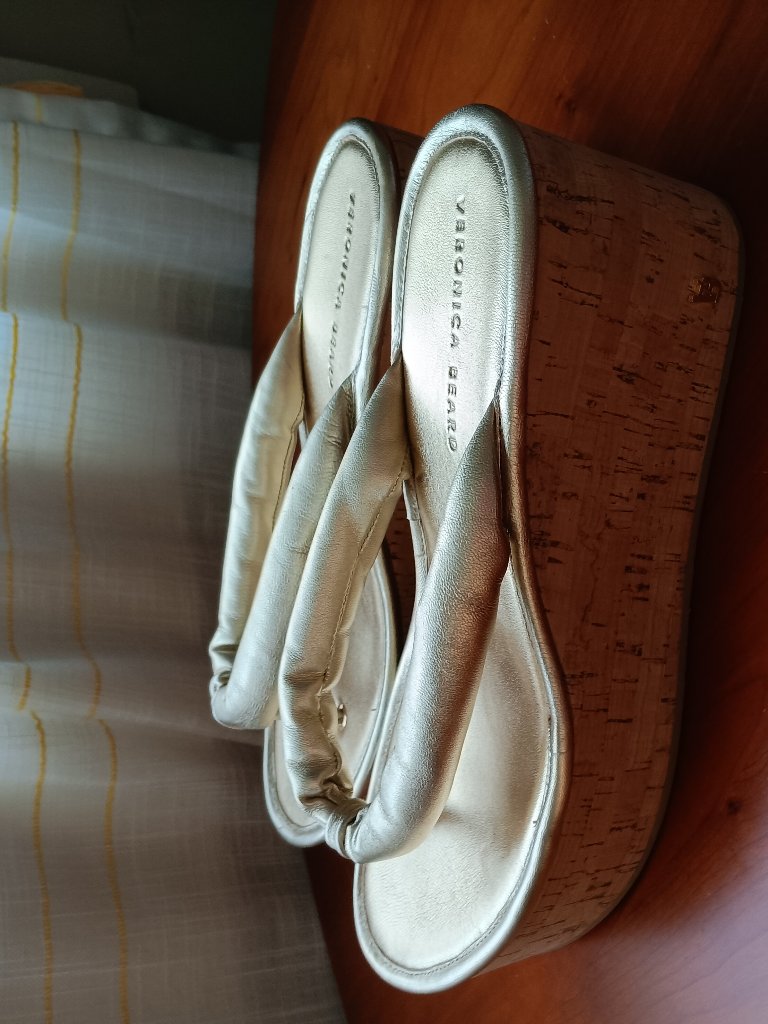 Nwt Veronica Beard Wedge Thong Gold Sandals Size 11m
